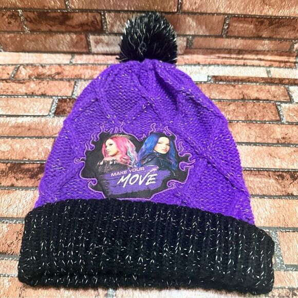 Disney Descendants 3 Winter hat one size - Picture 1 of 4
